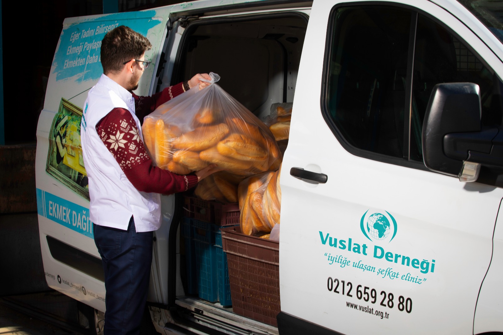 Vuslat Derneği ihtiyaç sahipleri ve ilim talebelerine her gün 5 bin ekmek dağıtıyor